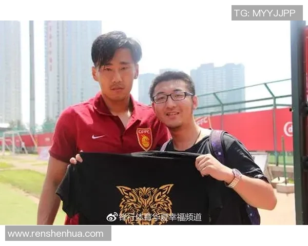 重庆篮球队在精英赛中以65分稳居积分榜首位引发关注